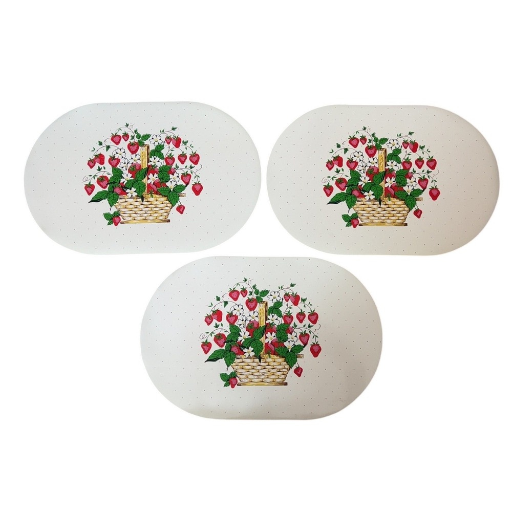 VINTAGE Strawberry Basket Placemats - Very good vintage condition